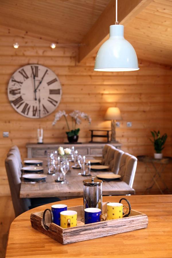 Cambridgeshire Lakes - Luxury Lodges In A Stunning Lake Location Gamlingay Exterior photo